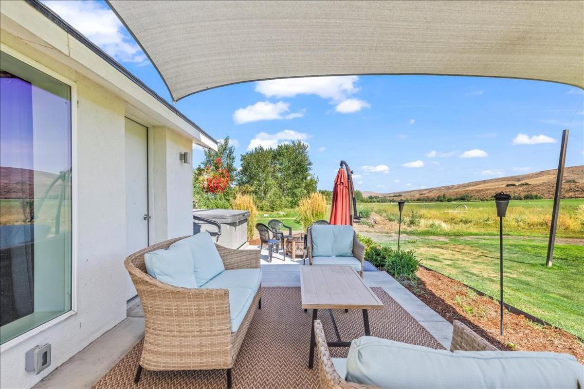 The Ahtanum Cottage - New Hot Tub And Great Views! Yakima Esterno foto