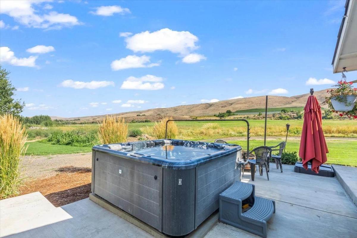 The Ahtanum Cottage - New Hot Tub And Great Views! Yakima Esterno foto